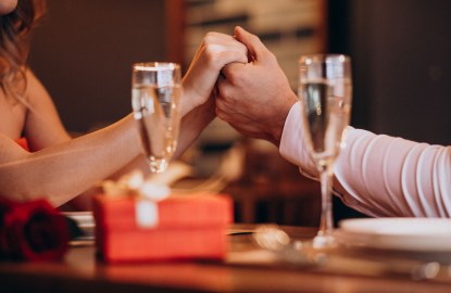 Escort oder Sugar Dating – Stilvolle High Class Escort-Begleitung bei einem exklusiven Dinner-Date
