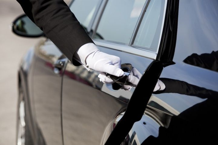 To the airport with luxus escort girl, Kay Escorts